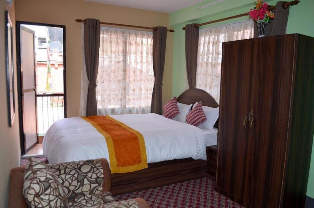 Oyo 492 Hotel Yeti Home Kathmandu Exterior photo